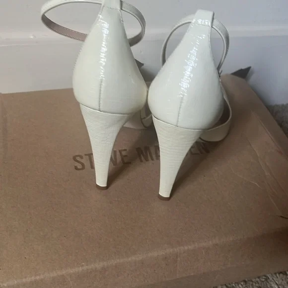 Steve Madden Cream Stiletto Heels Elegant Design - Picture 3 of 4